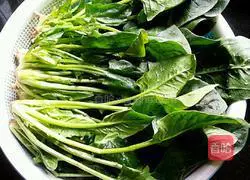 Illustration of how to make cabbage (Baicai) dumplings 1