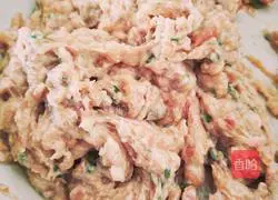 Illustration of how to make pork stuffed Yuanbao wontons 3