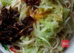 Illustration of how to mix noodles 5