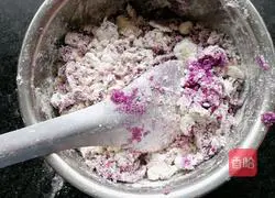 Illustration of how to make purple potato and distiller's rice dumplings 4
