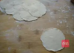 Illustration of making mushroom and pork dumplings 7