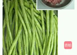 Illustration of how to make bean and pork dumpling stuffing 1