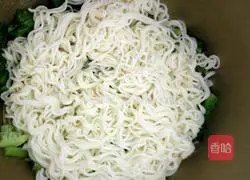 Illustration of how to make fried noodles with vegetables 3