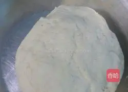 Illustration of how to make black sesame and red bean paste pie 1