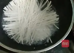 Illustration of how to make vegetable noodles 5