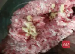 Illustration of how to make dumplings stuffed with pork and green pepper 2