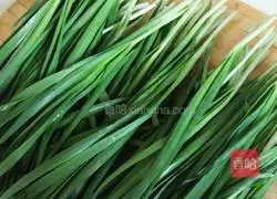 Illustration of how to make egg and leek dumplings 1