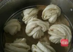 Illustration of how to make white flour steamed buns 7