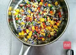 Illustration of how to make sausage and pineapple fried rice 3