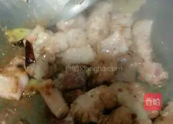 Illustration of how to make braised pork with rice 5