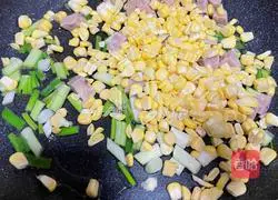 Illustration of how to make grilled corn sausage and fried rice 3