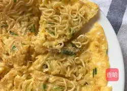 Instant noodles with egg and green onion pancakes Illustration of how to do it 6