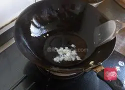Illustration of how to make cabbage and egg fried rice 4