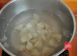 Pork Illustration of how to make Sophora japonica dumplings 23