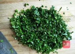 Illustration of how to make leek, shrimp skin and sesame stuffed buns 3