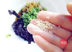 Illustration of how to make wontons 17