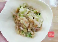 Illustration of how to make pork vermicelli buns 10