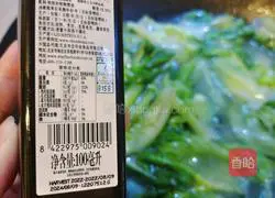 Illustration of how to dredge beef brisket with rice noodles 4