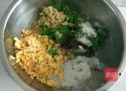 Baozi...Alfalfa egg vermicelli filling recipe illustration 7