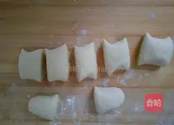 Illustration of how to make sweet potato blossom steamed buns 7