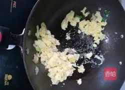 How to make egg fried rice Illustration 5