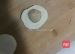 Illustration of how to make golden meat waffles 5