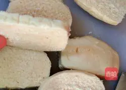 Illustration of how to make milk-flavored egg steamed bun slices 2