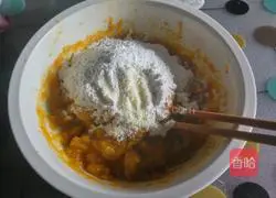 Illustration of how to make money pumpkin cake 4