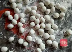 Illustration of how to make red bean glutinous rice balls 4