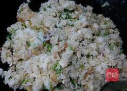Illustration of how to make salted fish and chicken fried rice 5