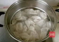 Illustration of how to make pork and kidney bean dumplings 24