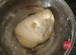 Illustration of how to make cabbage, fungus and pork stuffed buns 4