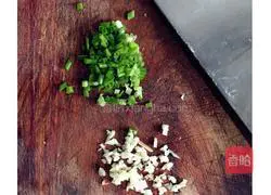 Illustration of how to make colorful egg fried rice 1