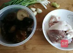 Illustration of how to make dried pork noodles 1