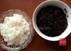 Illustration of how to make cute black and white fried rice 2