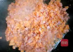Illustration of how to make bacon fried rice 3