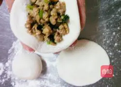 Illustration of how to make glutinous rice balls with fillings 10