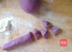 Octopus and purple potato steamed buns Practice illustration 11