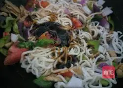 Illustration of how to make fried noodles 9
