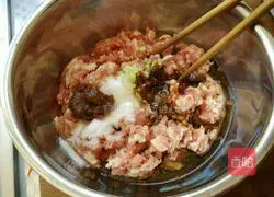 Illustration of how to make pickled vegetable buns 1