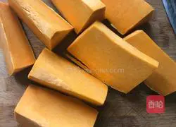 small Illustration of how to make pumpkin, walnut and sesame steamed buns with hedgehog and little rabbit 1