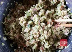 Illustration of how to make dumplings stuffed with pork and beans 5