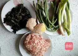 Illustration of how to make cowpea, carob and fungus meat buns 1