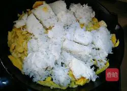 Illustration of how to make ham and egg fried rice 5