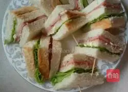 Illustration of how to make a sandwich 6