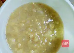 Illustration of how to make banana egg pancake 2