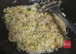 Illustration of how to make delicious beef meatballs and egg fried rice 5