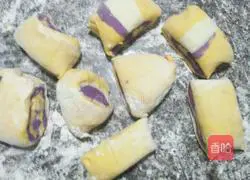 Illustration of how to make three-color flower roll steamed buns 5