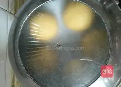 Illustration of how to make pumpkin steamed buns 11