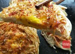 Illustration of how to make fried egg noodle cake 5